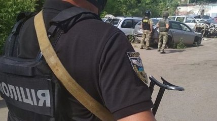 В Полтаве мужчина угрожает полицейским взорвать гранату 