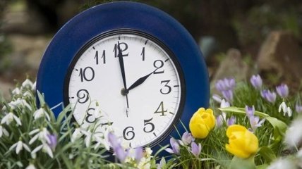 Украина переходит на летнее время: когда переводить часы 