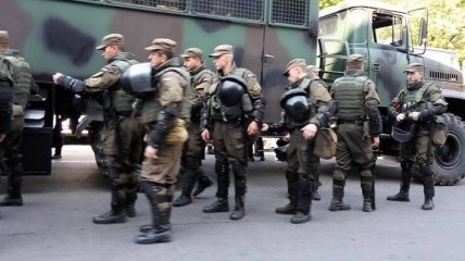 На улицах Львова - полицейский спецназ и военные