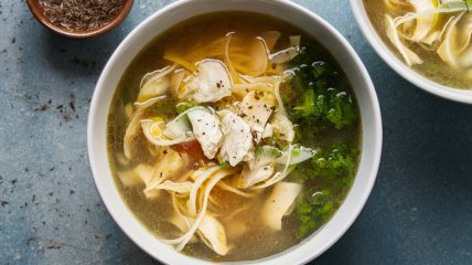 Этот суп станет отличным вариантом обеда (изображение создано с помощью ИИ)