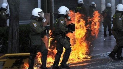 В Афинах возобновились протесты против экономических реформ