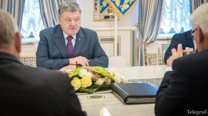 Порошенко попросил министров Франции и Германии не признавать выборы РФ