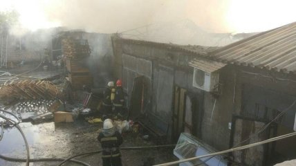 На Дарницком рынке в Киеве произошел пожар
