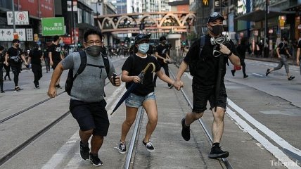 Протесты в Гонконге: полиция применила водяные пушки