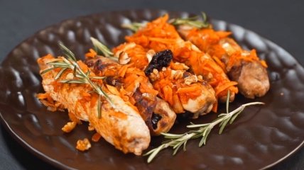 Крученики с черносливом и грецкими орехами - простой рецепт