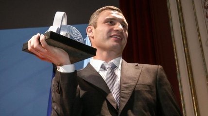 Кличко получил международную премию "Мост"