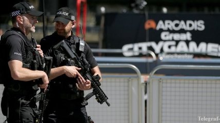 Теракт в Манчестере: полиция показала снимки смертника на камере наблюдения