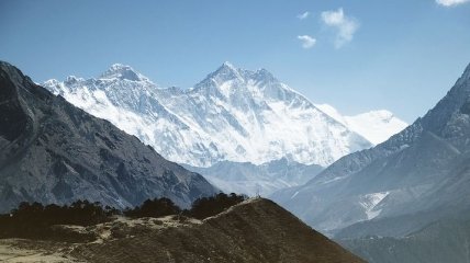 Группа из восьми альпинистов потерялась в Гималаях 