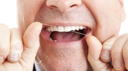 Зубные нити провоцируют заболевания зубов и десен