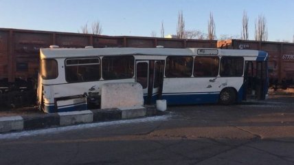 В Черноморске столкнулись поезд с автобусом