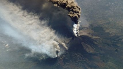 На Сицилии снова проснулся вулкан Этна 