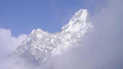 Как микроволновка: ученые нашли причину таяния льда на вершине Эвереста
