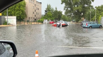 Непогода в Киеве затопила полгорода