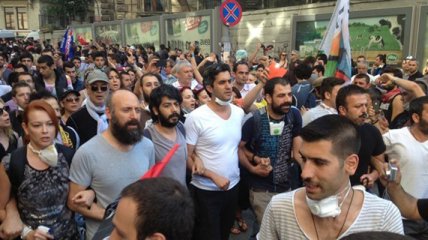 Султан Сулейман против жестокого обращения с демонстрантами в Турции