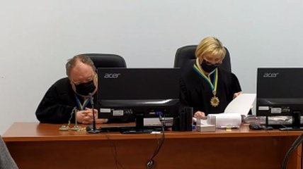 Украинский судья заснул прямо во время заседания: видео инцидента попало в сеть