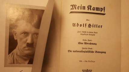 Книга "Mein Kampf" стала бестселлером в Германии
