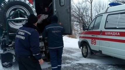 Николаевские спасатели прокладывали путь медикам к больному малышу