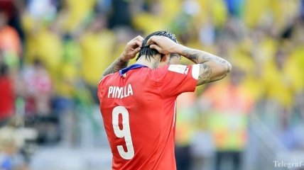 Представитель сборной Бразилии ударил чилийского нападающего