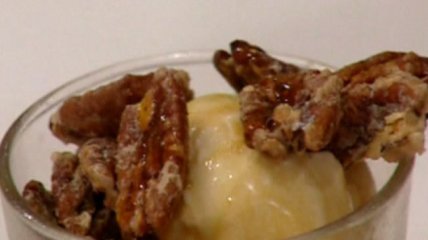 Мороженое с эспрессо и орехами