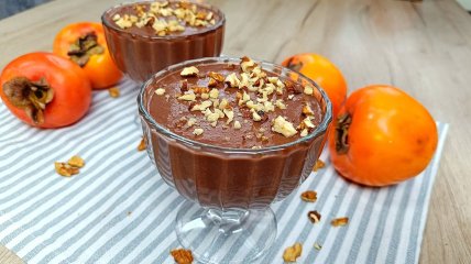 Шоколадный десерт с хурмой