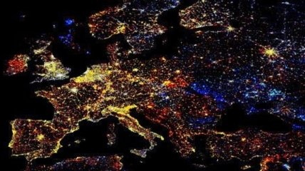 Астрономы поделились волшебным снимком Европы с МКС