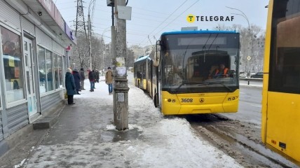 Зупинка транспорту в Києві під час повітряної тривоги