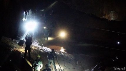 Спасатели пробурили более 100 скважин, чтобы спасти детей из пещеры в Таиланде