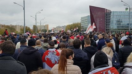В Минске оппозиция собирается на марш, власти уже стягивают бронетехнику (фото и видео)