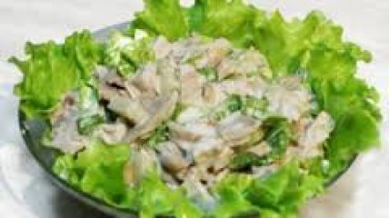 Салат из соленых огурцов с грибами