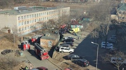 В школе Владивостока произошел пожар, дети выламывали эвакуационный выход