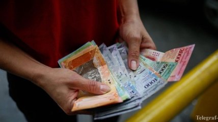 Снят 16-летний запрет: Венесуэла разрешила покупать иностранную валюту