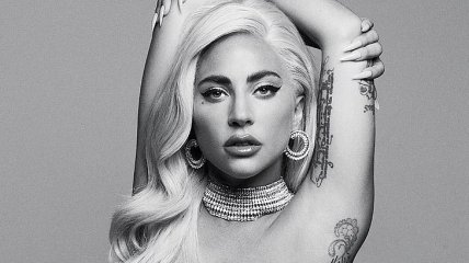 Эпатажности не занимать: Леди Гага презентовала собственную линию косметики 