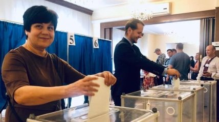 День выборов в Раду: украинцы в Польше выстроились в очереди