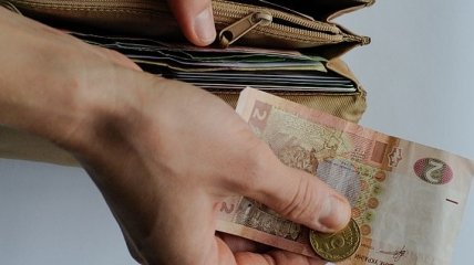 Средняя зарплата в Украине сократилась на 3,1%