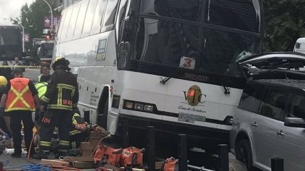 В Канаде туристический автобус врезался в пешеходов  