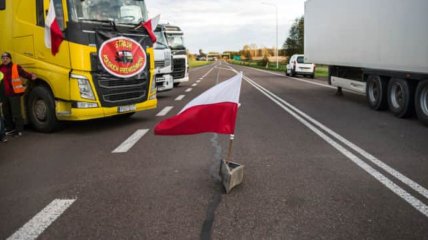Поляки повністю перекрили кордон з Україною
