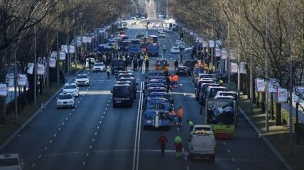 В Мадриде бастующие таксисты перекрыли главную магистраль 