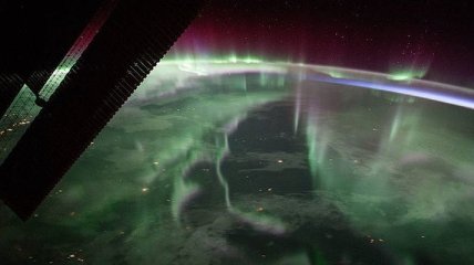 NASA показало снимок северного сияния над Канадой