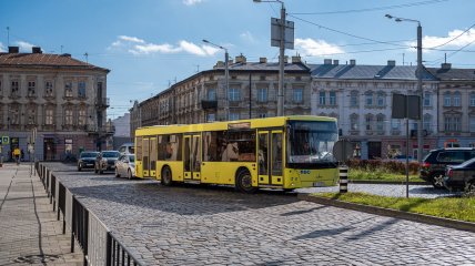 Львовские автобусы, трамваи и троллейбусы стоят 25 грн