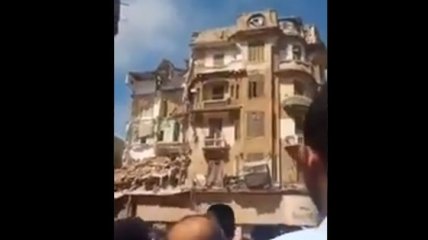 Под завалами могут находиться несколько семей: в Египте рухнула жилая пятиэтажка (видео)
