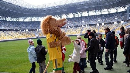 Порошенко попросил ФИФА снять дисквалификацию с "Арены Львов"