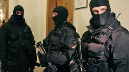 Во Львовской области задержали группу таможенников во время получения взятки