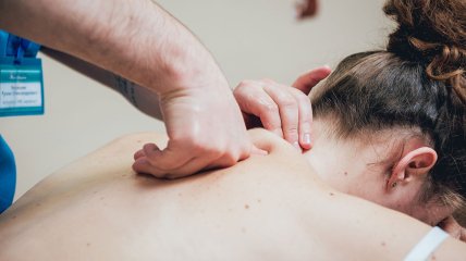 Сеанс масажистка проводила у себе вдома, а не в сертифікованому салоні