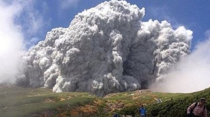 Извержение вулкана в Японии: пострадавших госпитализируют