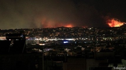 Лесные пожары в Греции тушат с воздуха