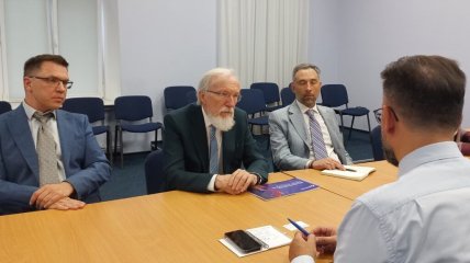 Генеральный директор SEC Newgate Фиоренцо Тальябуэ (на фото в центре)