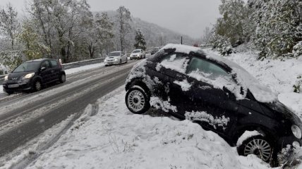 Францию засыпало снегом уровнем до 40 см: более 200 домов обесточены