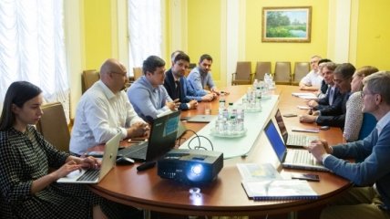 Советник президента обсудил с представителями ВБ проекты развития цифровой экономики