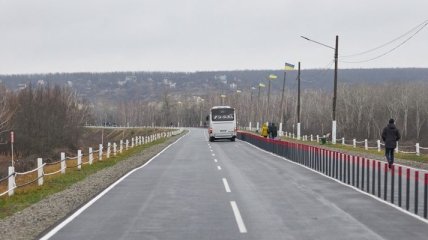 Зеленский показал, как строился мост в Станице Луганской (Видео)