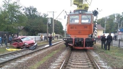 Смертельное ДТП с поездом на Киевщине: появились подробности